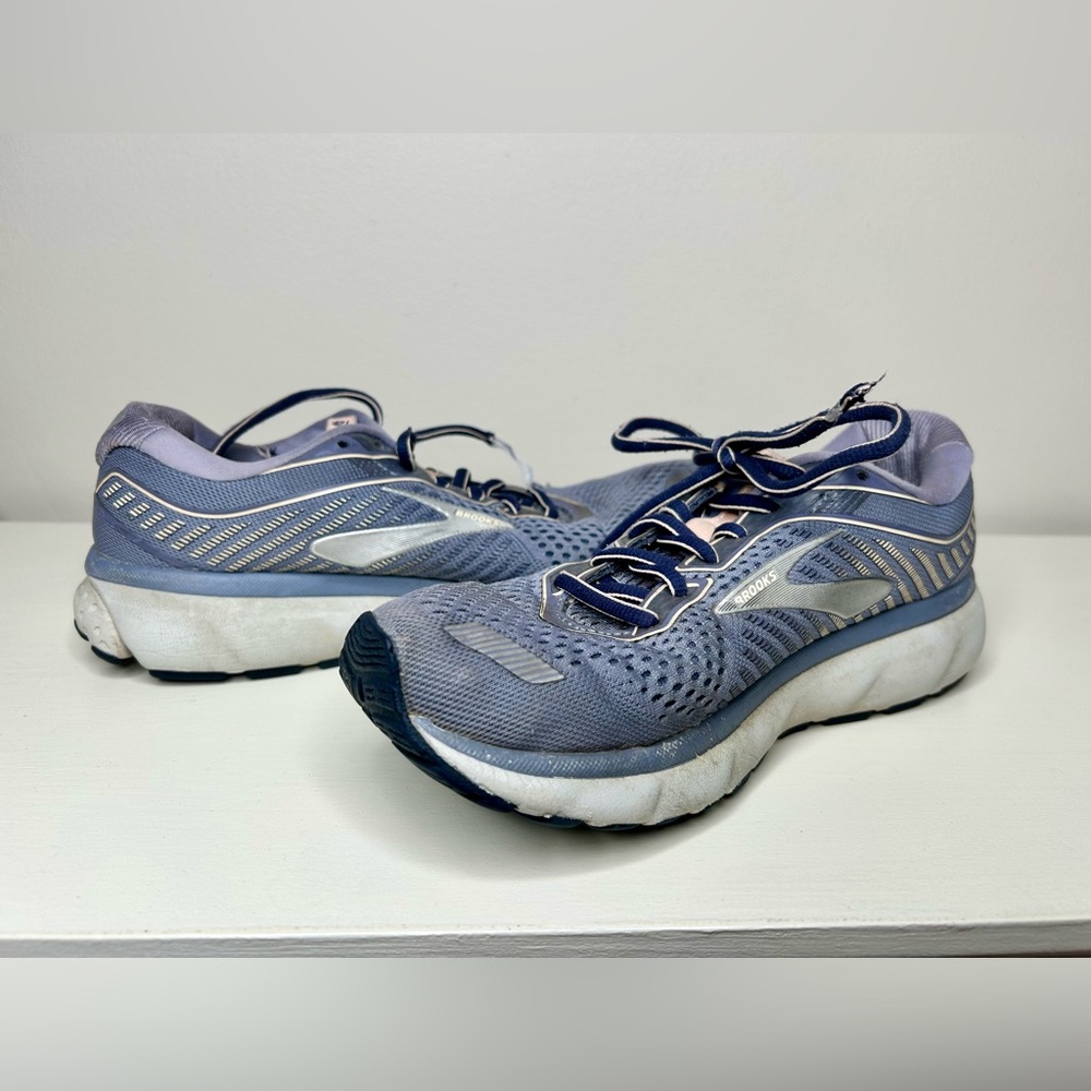 Ladies Brooks Ghost 12 Running Athletic Tennis Shoes